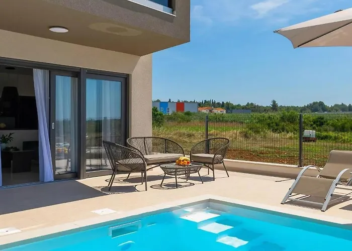 Esmeralda Ii By Seeadria Agency *