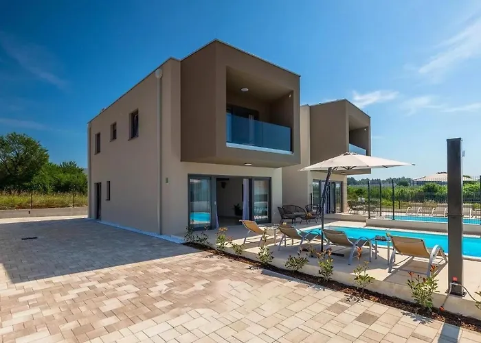 Esmeralda Ii By Seeadria Agency *