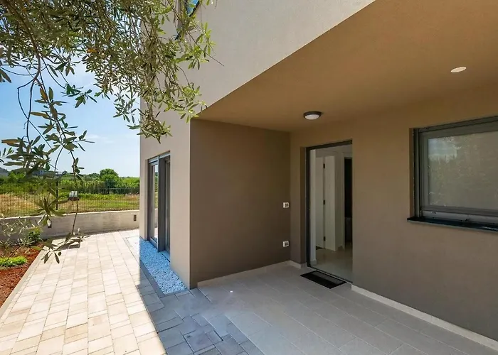 Esmeralda Ii By Seeadria Agency *