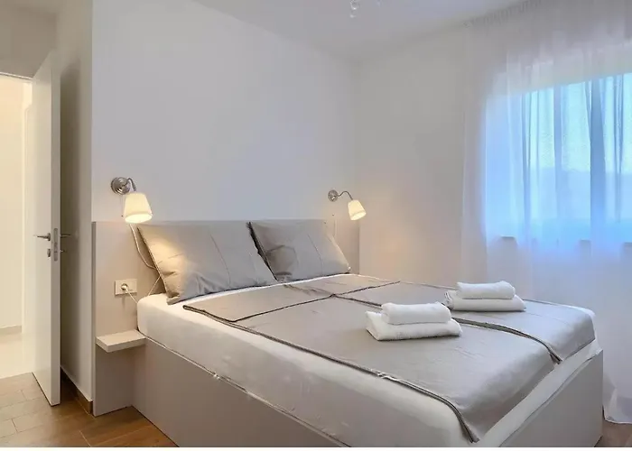 Esmeralda Ii By Seeadria Agency *