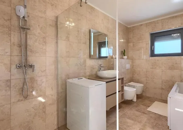 Esmeralda Ii By Seeadria Agency *